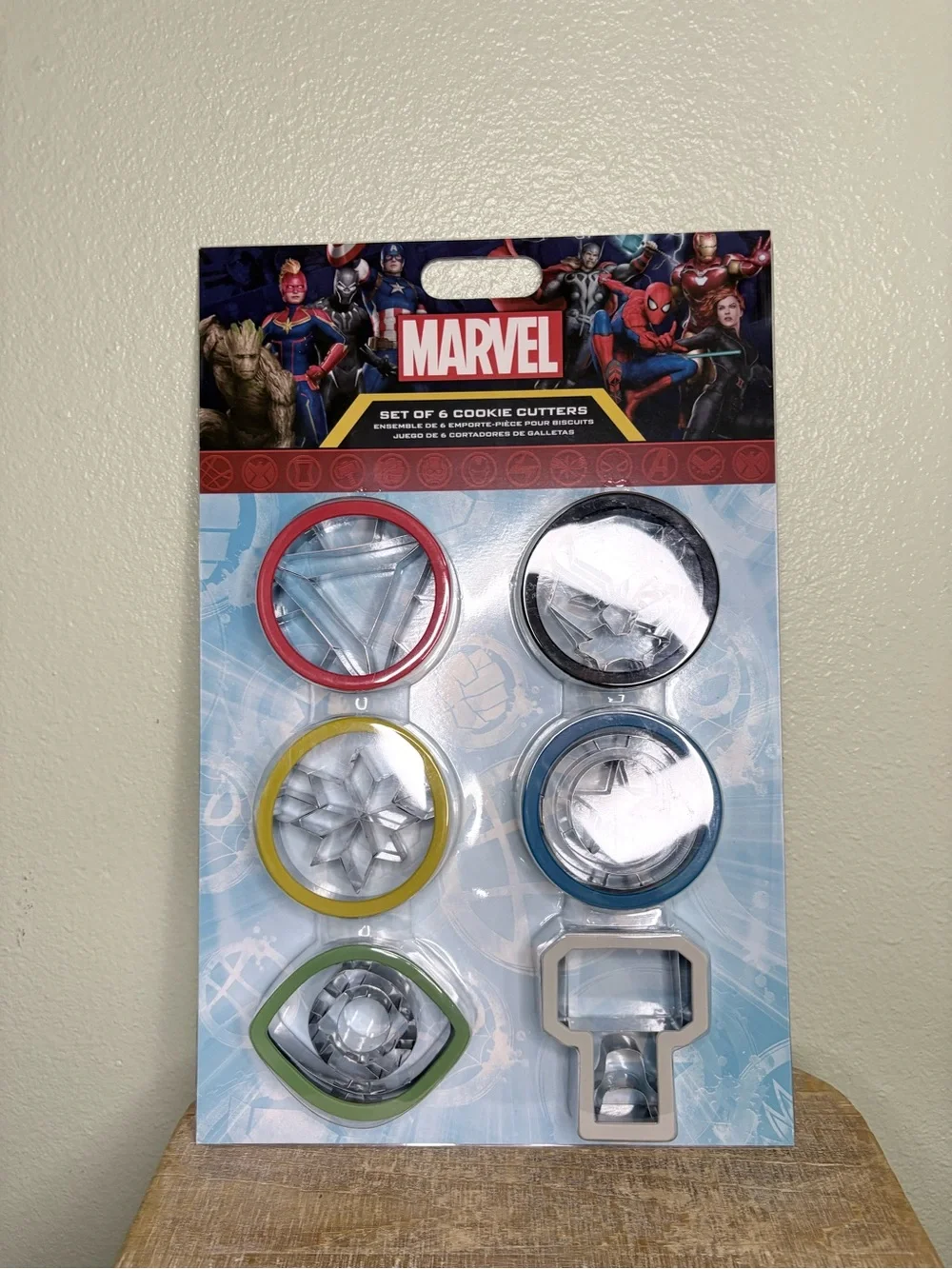 NWT Marvel Avengers Disney Official 6 Piece Metal Cookie Cutter Baking Set Size